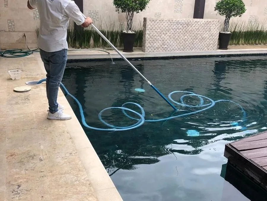 Mantenimiento semanal de alberca en Tulum